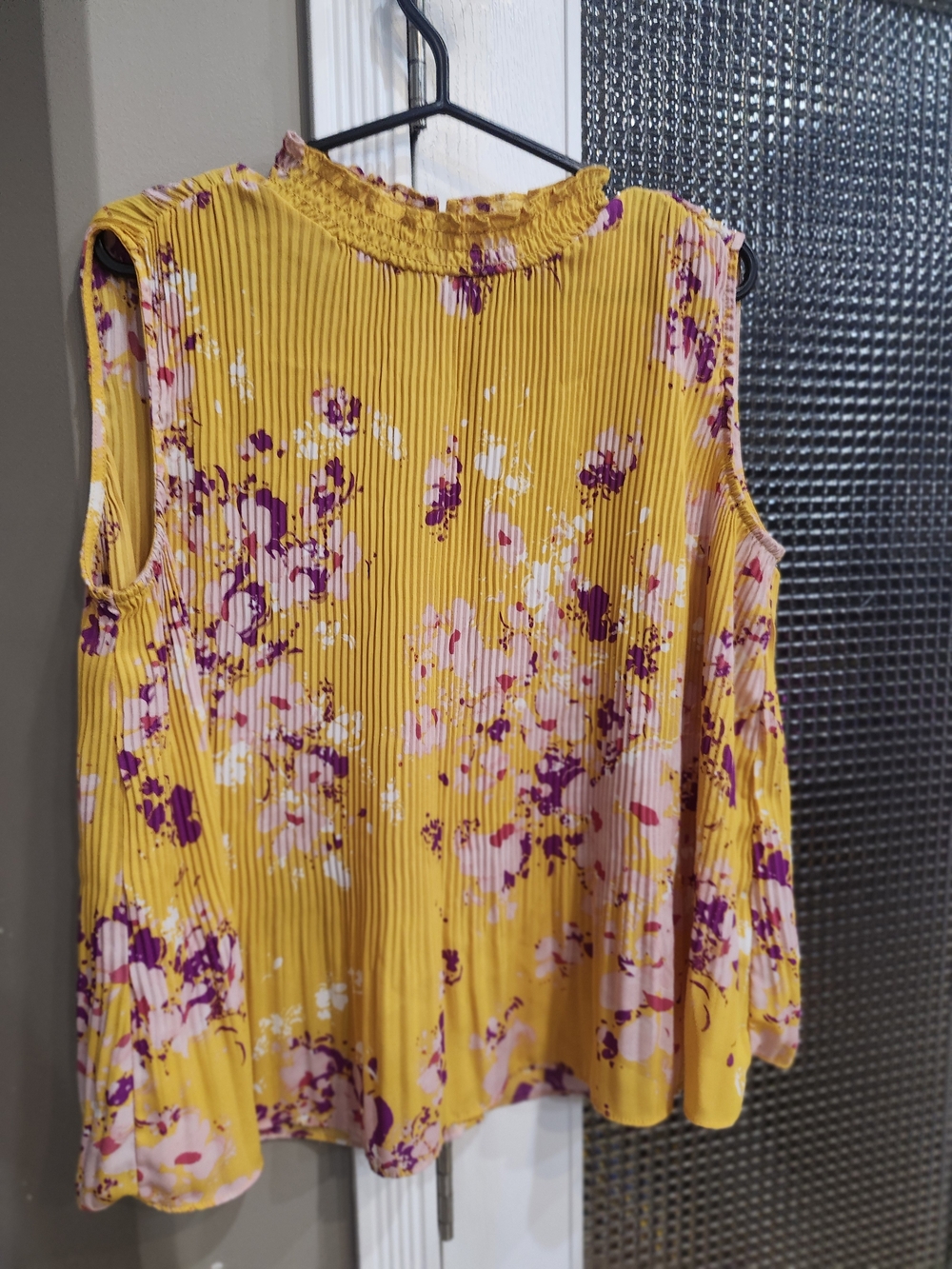Nanette Lepore Yellow Floral Pleated Sleeveless Top Size Medium